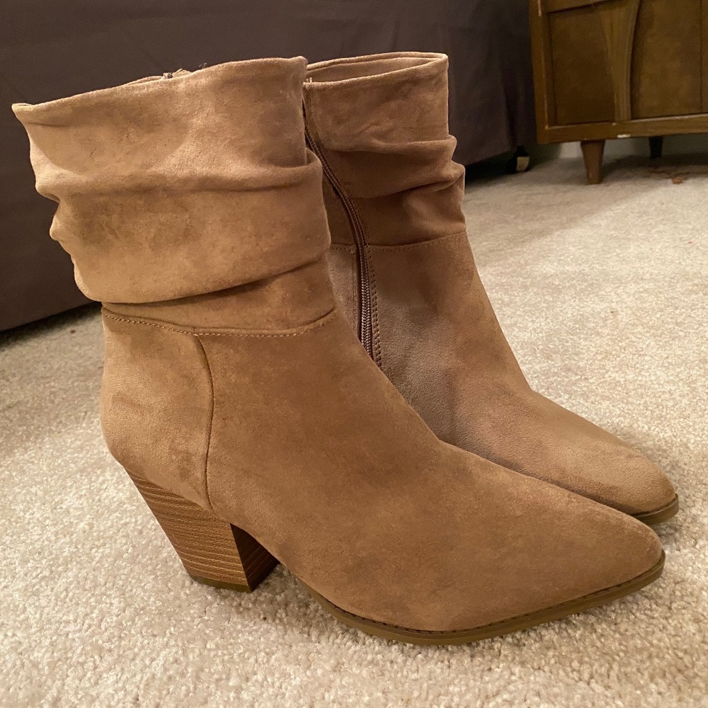 Universal Thread, Boots